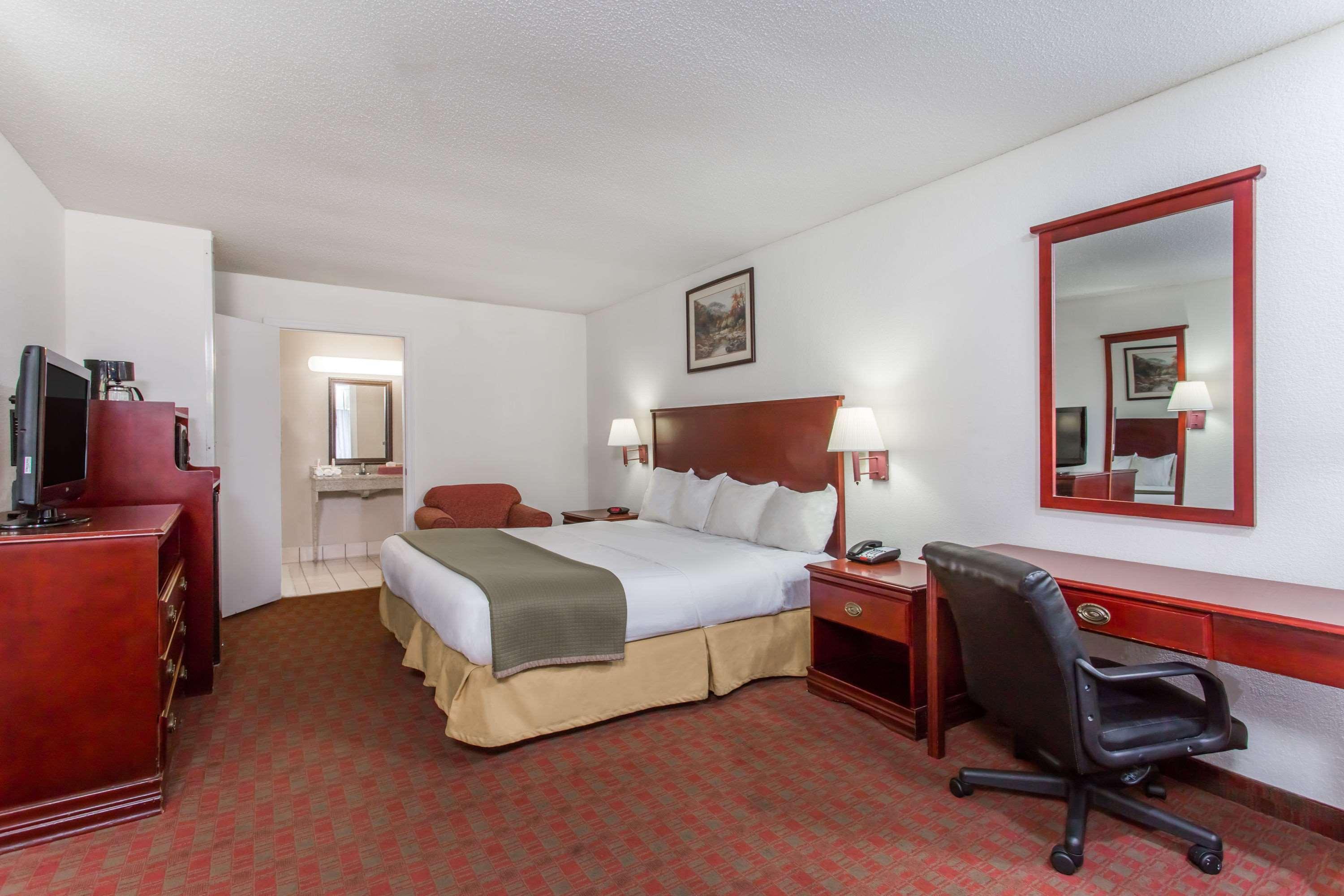 Baymont Inn & Suites Manning Esterno foto