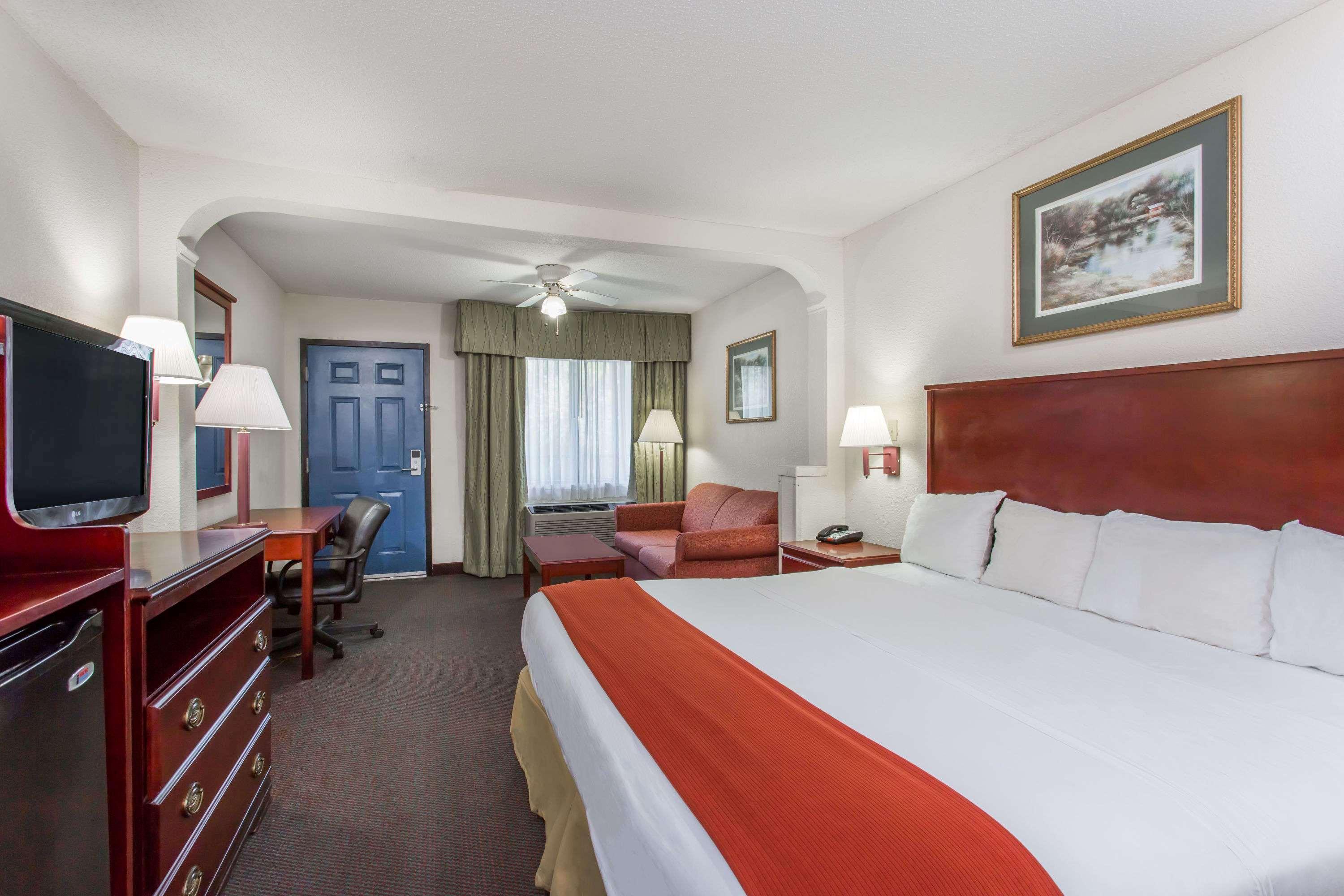 Baymont Inn & Suites Manning Esterno foto