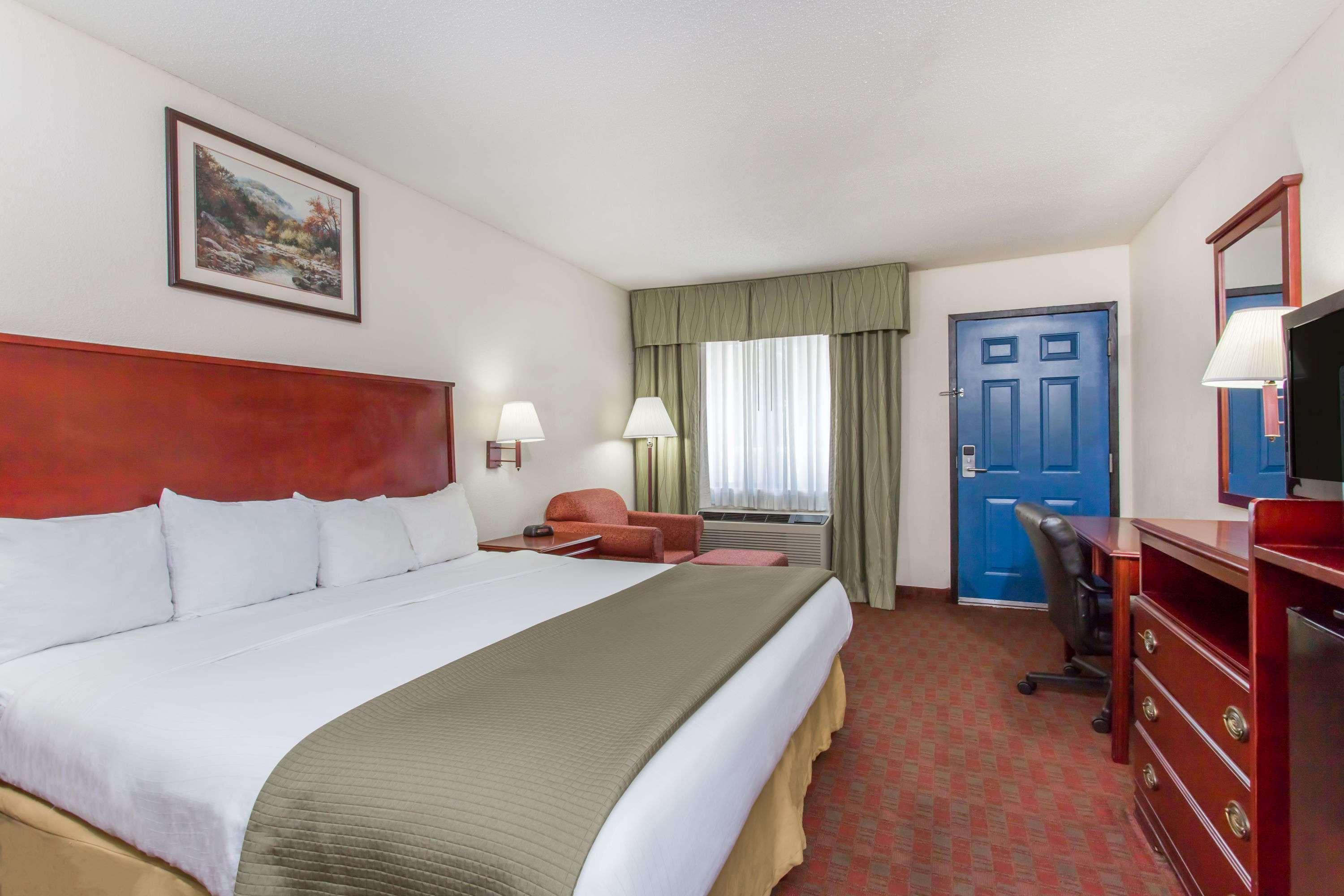 Baymont Inn & Suites Manning Esterno foto